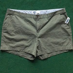 Oldnavy NWT Green Khaki short size 20
